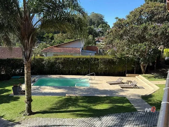 Casa com 2000m² 4 quartos e 1 banheiro, à venda, no bairro Mosela em Petrópolis