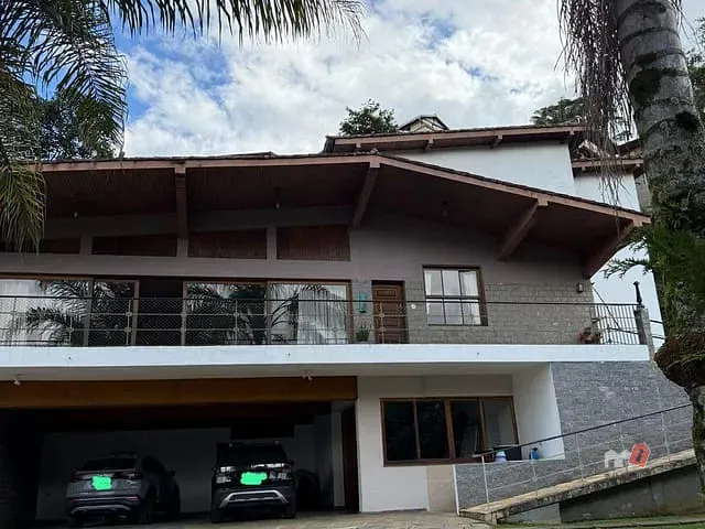 Casa com 2000m² 4 quartos e 1 banheiro, à venda, no bairro Mosela em Petrópolis