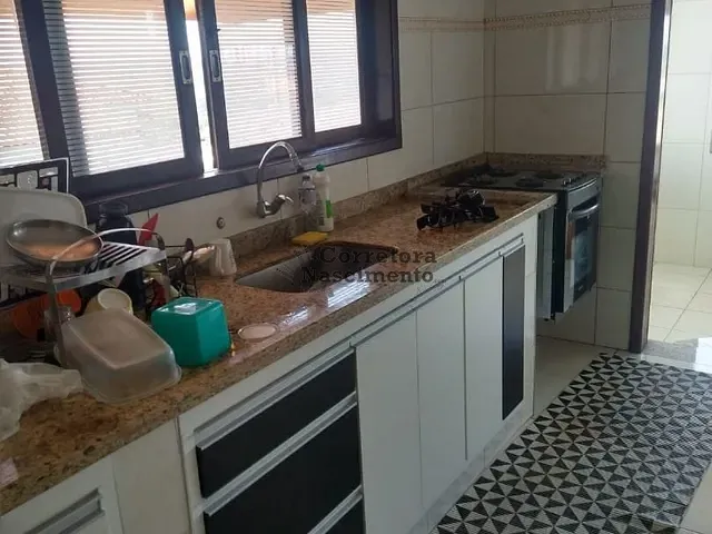 Casa com 500m² 3 quartos e 4 banheiros, à venda ou para alugar, no bairro Jardim Terras de São João em Jacareí