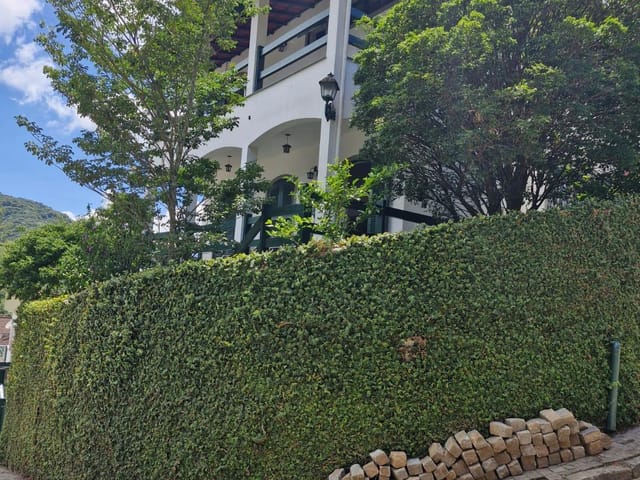 Casa com 320m² 3 quartos e 2 banheiros, à venda, no bairro Mosela em Petrópolis