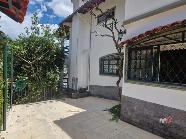Casa com 320m² 3 quartos e 2 banheiros, à venda, no bairro Mosela em Petrópolis