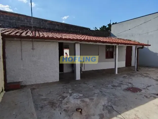 Casa com 1m², para alugar, no bairro Parque Universitário em Rio Claro
