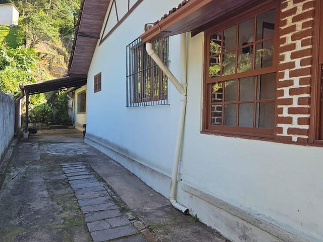 Casa com 1000m² 4 quartos e 1 banheiro, à venda, no bairro Independência em Petrópolis