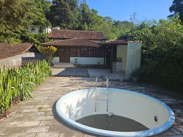 Casa com 1000m² 4 quartos e 1 banheiro, à venda, no bairro Independência em Petrópolis