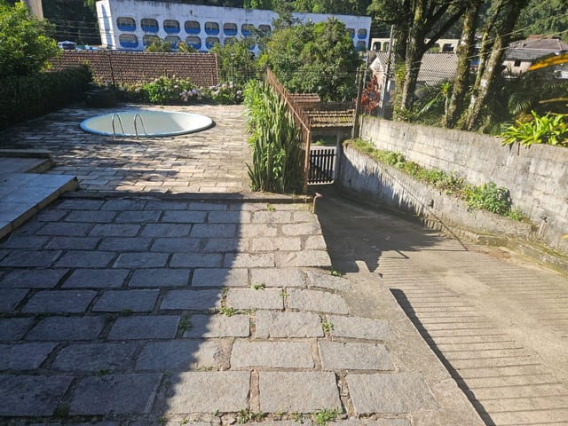 Casa com 1000m² 4 quartos e 1 banheiro, à venda, no bairro Independência em Petrópolis