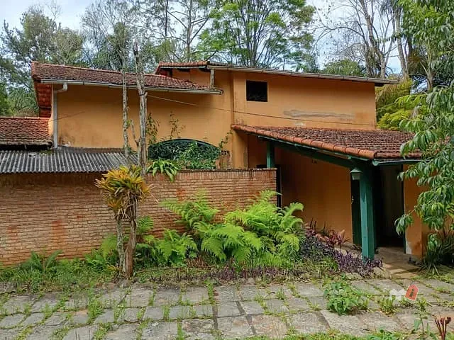 Casa com 5000m², à venda, no bairro Carangola em Petrópolis