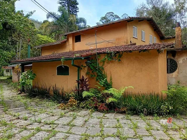 Casa com 5000m², à venda, no bairro Carangola em Petrópolis