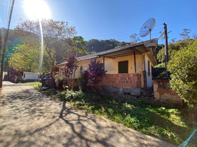 Casa 2 quartos e 1 banheiro, à venda, no bairro Duarte Silveira em Petrópolis