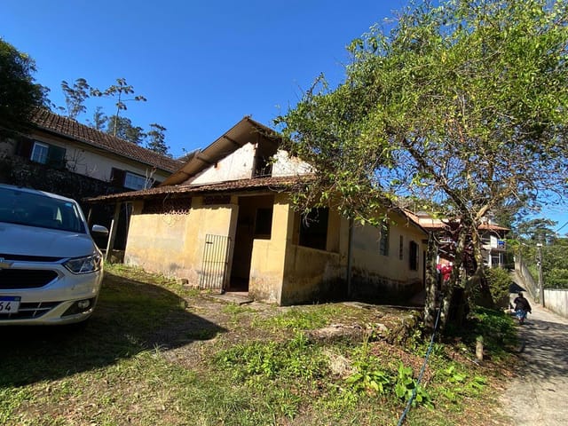 Casa 2 quartos e 1 banheiro, à venda, no bairro Duarte Silveira em Petrópolis