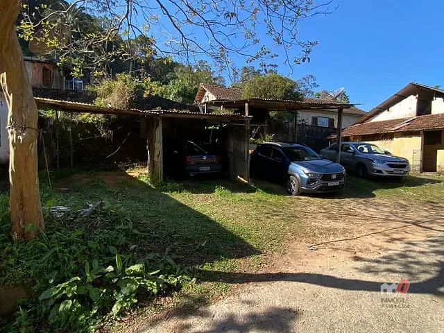Casa 2 quartos e 1 banheiro, à venda, no bairro Duarte Silveira em Petrópolis