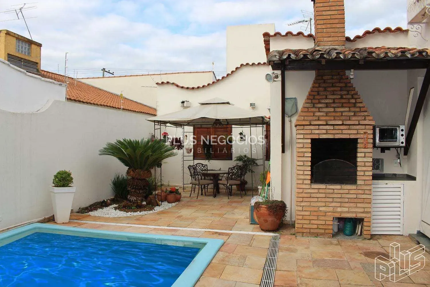 Casa, 4 quartos, 250 m² - Foto 1