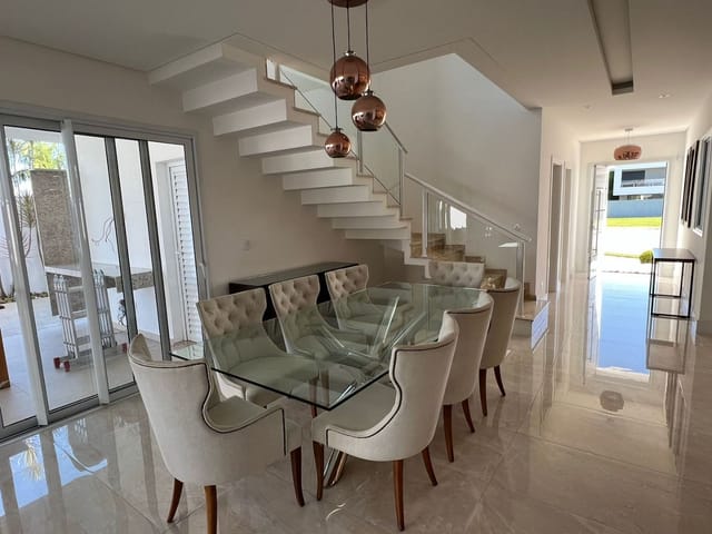 Casa com 450m² 4 quartos e 5 banheiros, à venda, no bairro Jardim do Golfe em São José dos Campos