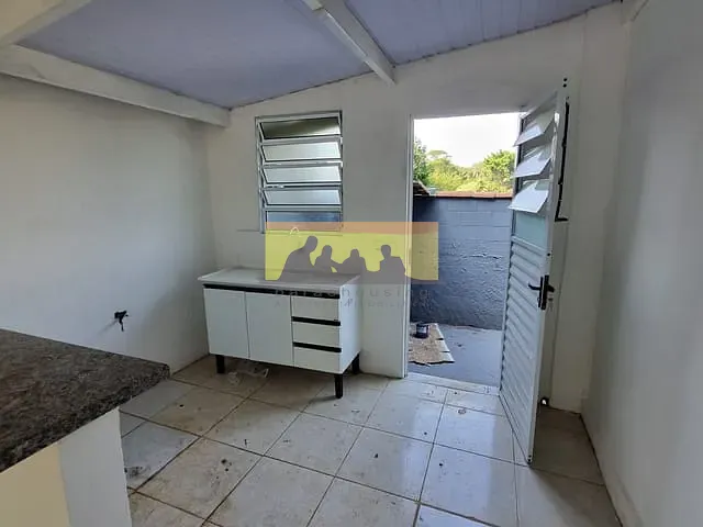 Casa com 300m² 4 quartos e 2 banheiros, para alugar, no bairro Barão Geraldo em Campinas
