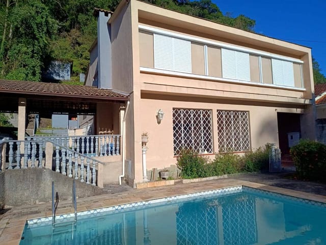 Casa com 1284m² 4 quartos e 4 banheiros, à venda ou para alugar, no bairro São Sebastião em Petrópolis