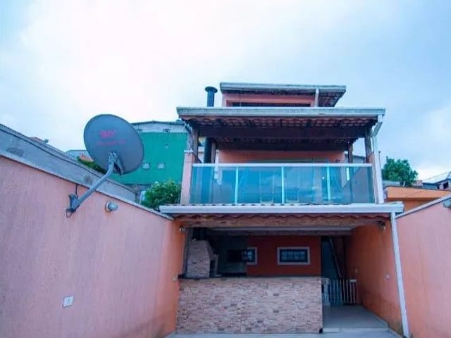 Casa com 350m² 3 quartos e 5 banheiros, à venda, no bairro Jardim Araruama em Cotia
