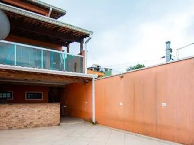 Casa com 350m² 3 quartos e 5 banheiros, à venda, no bairro Jardim Araruama em Cotia