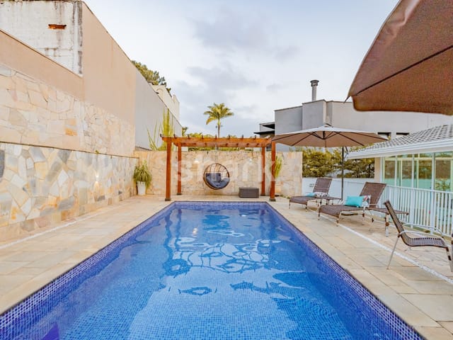 Casa com 550m² 4 quartos e 5 banheiros, à venda, no bairro Alphaville em Santana de Parnaíba