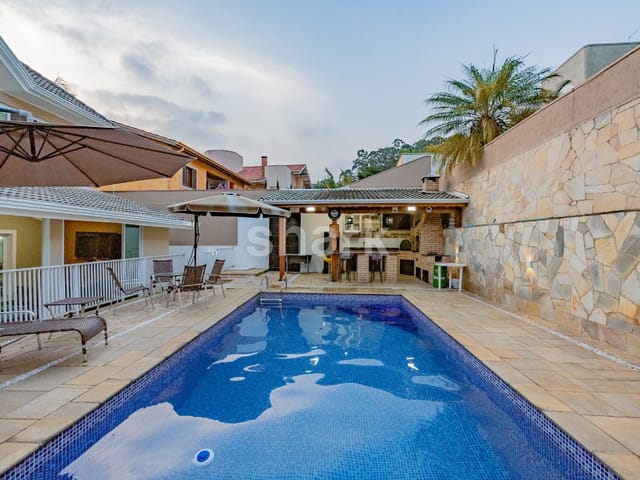 Casa com 550m² 4 quartos e 5 banheiros, à venda, no bairro Alphaville em Santana de Parnaíba