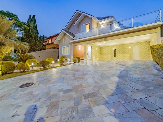 Casa com 550m² 4 quartos e 5 banheiros, à venda, no bairro Alphaville em Santana de Parnaíba