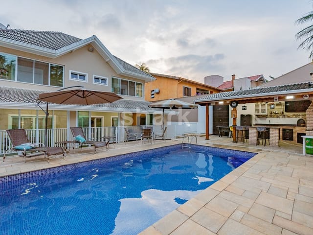 Casa com 550m² 4 quartos e 5 banheiros, à venda, no bairro Alphaville em Santana de Parnaíba
