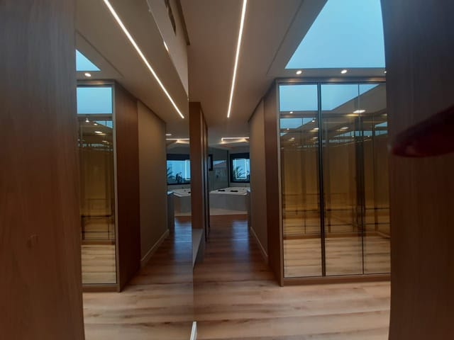 Casa com 450m² 5 quartos e 7 banheiros, à venda, no bairro Jardim do Golfe em São José dos Campos