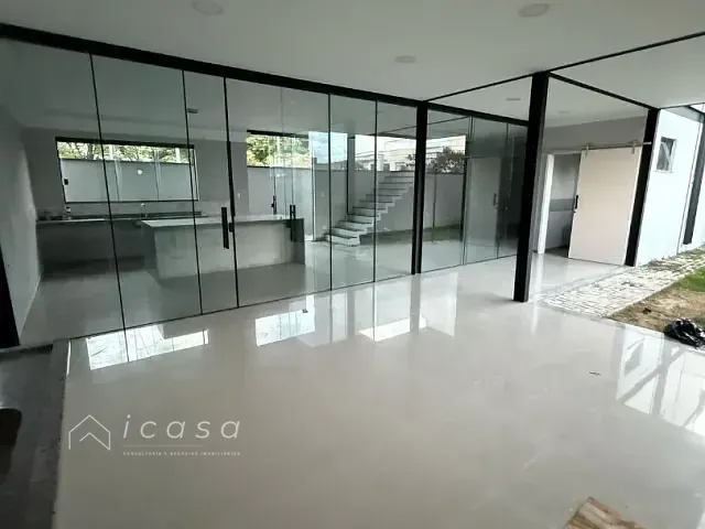 Casa com 300m² 3 quartos e 4 banheiros, para alugar, no bairro Residencial Ouro Ville em Taubaté