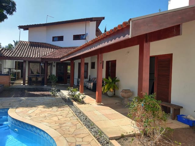 Casa 3 quartos e 5 banheiros, à venda, no bairro Jardim das Nações em Taubaté