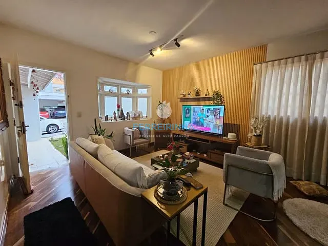 Casa com 250m² 3 quartos e 2 banheiros, à venda, no bairro Urbanova em São José dos Campos