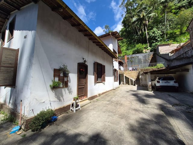 Casa com 3800m², à venda, no bairro Castelanea em Petrópolis