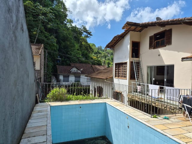 Casa com 3800m², à venda, no bairro Castelanea em Petrópolis