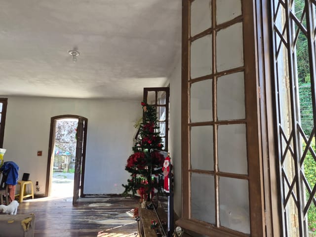 Casa com 3800m², à venda, no bairro Castelanea em Petrópolis