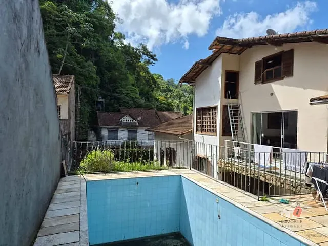Casa com 3800m², à venda, no bairro Castelanea em Petrópolis