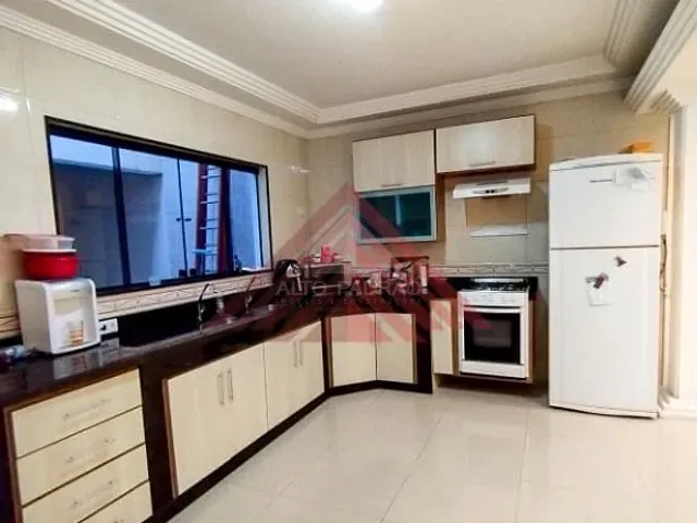 Casa com 125m² 3 quartos e 4 banheiros, à venda, no bairro Jardim Guapituba em Mauá