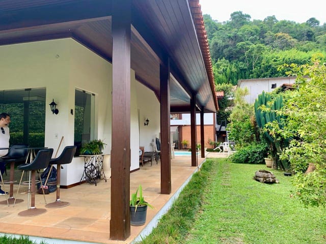 Casa com 720m² 5 quartos e 5 banheiros, à venda, no bairro Carangola em Petrópolis