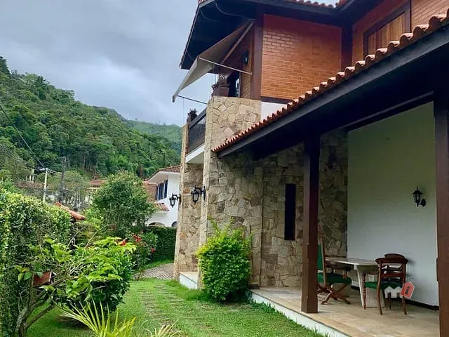 Casa com 720m² 5 quartos e 5 banheiros, à venda, no bairro Carangola em Petrópolis