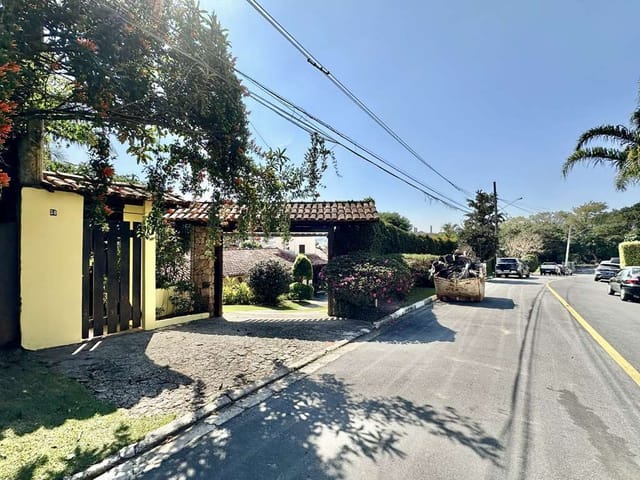 Casa 5 quartos e 5 banheiros, à venda, no bairro Jardim Ana Estela em Carapicuíba
