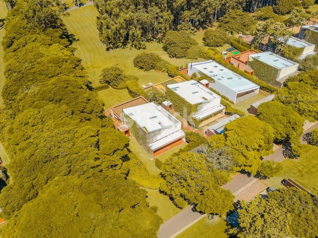 Casa com 1600m² 4 quartos e 6 banheiros, à venda, no bairro Condomínio Fazenda Boa Vista em Porto Feliz