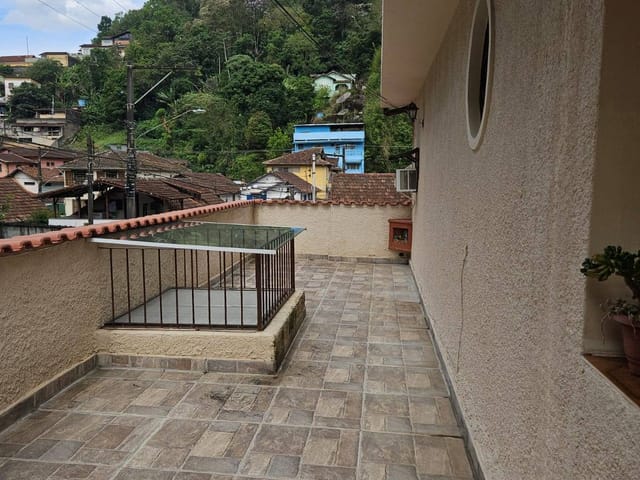 Casa 3 quartos e 1 banheiro, à venda, no bairro Vila Militar em Petrópolis