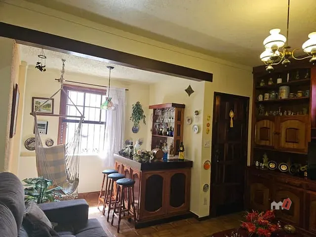 Casa 3 quartos e 1 banheiro, à venda, no bairro Vila Militar em Petrópolis
