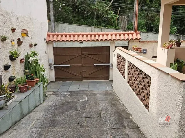 Casa 3 quartos e 1 banheiro, à venda, no bairro Vila Militar em Petrópolis