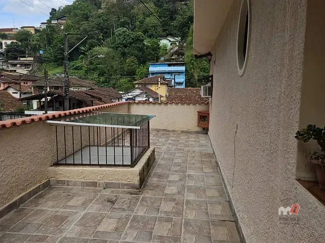 Casa 3 quartos e 1 banheiro, à venda, no bairro Vila Militar em Petrópolis