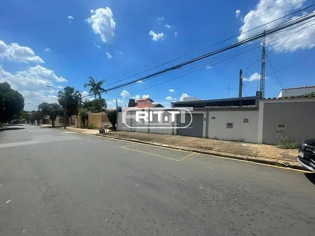 Casa com 375m² 1 quarto e 1 banheiro, à venda, no bairro Jardim Eulina em Campinas