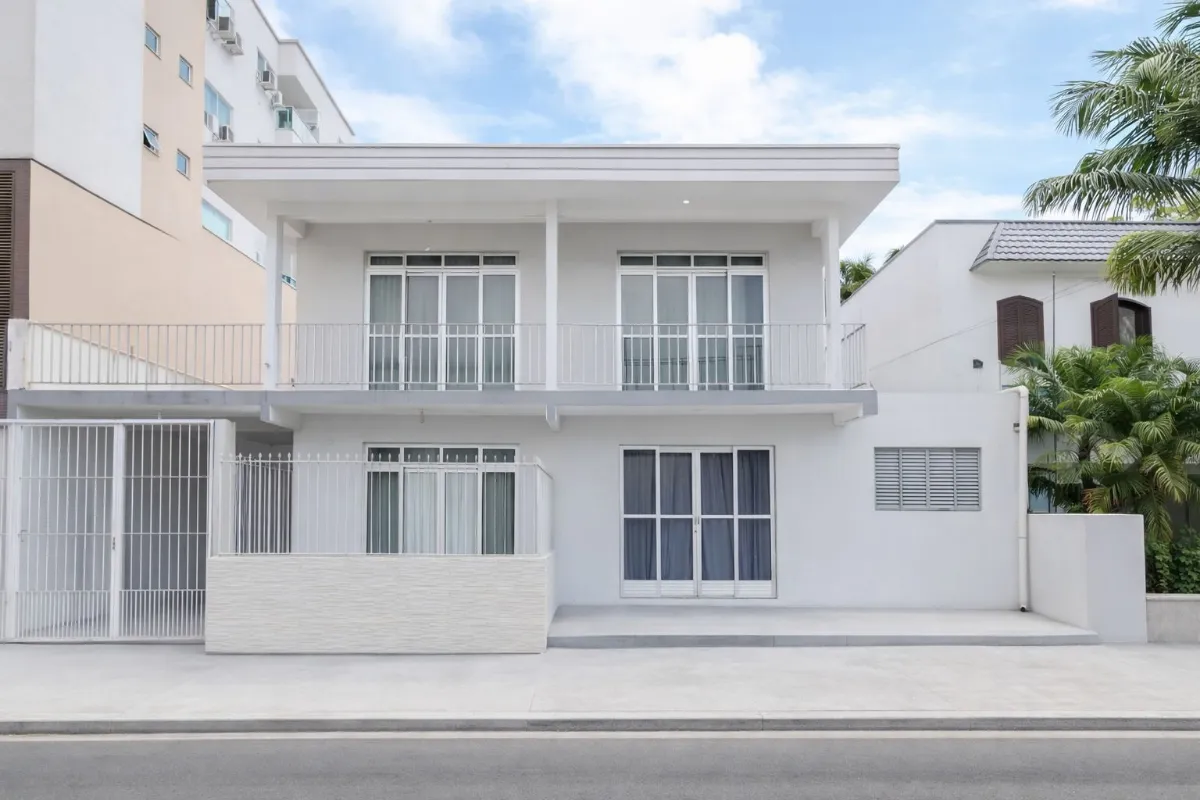 Casa para venda em Nações com 4 quartos, sendo 2 suítes, 383m²
