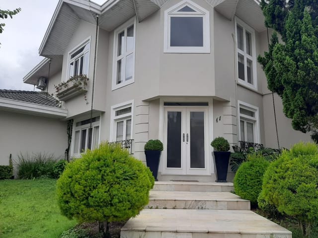 Casa com 405m² 4 quartos e 4 banheiros, à venda ou para alugar, no bairro Urbanova em São José dos Campos