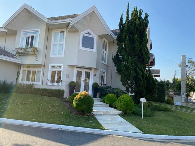 Casa com 405m² 4 quartos e 4 banheiros, à venda ou para alugar, no bairro Urbanova em São José dos Campos