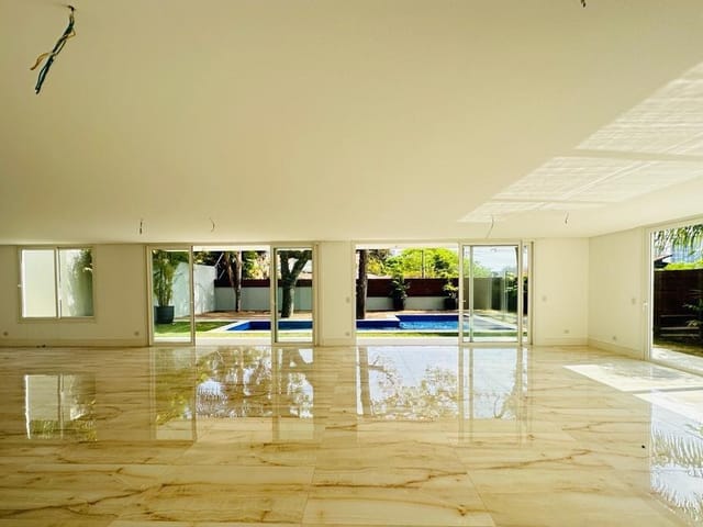 Casa com 787m² 4 quartos e 6 banheiros, à venda, no bairro Parque Colonial em São Paulo