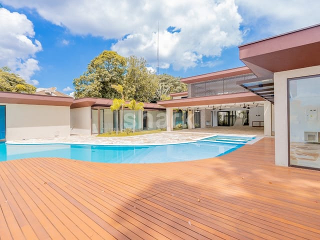 Casa com 2300m² 6 quartos e 8 banheiros, à venda, no bairro Condomínio Terras de São José em Itu