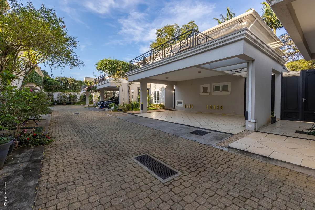 Casa em condomínio para venda com 4 quartos, sendo 4 suítes , 245m²