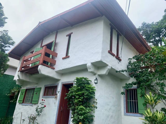 Casa com 665m² 4 quartos e 3 banheiros, à venda, no bairro Castelanea em Petrópolis