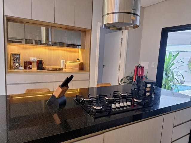 Casa com 481m² 4 quartos e 4 banheiros, à venda, no bairro Urbanova em São José dos Campos